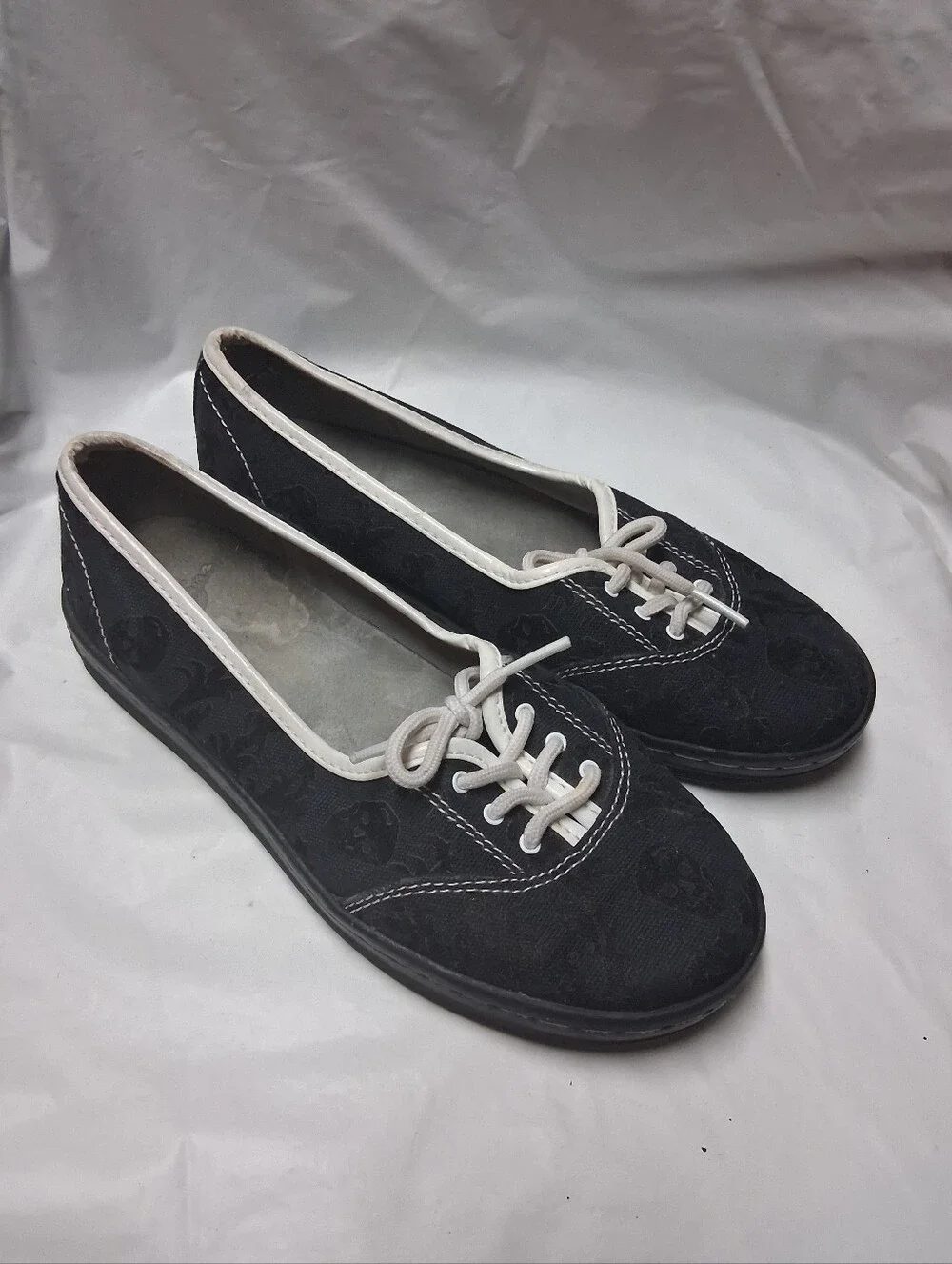 Dr. Martens Skull Slip-Ons Canvas Shoes Women's Sz 7 Preowned
